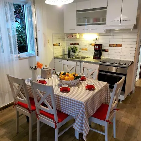 Apartman By The Sea Mavarstica, Ciovo - 1120 *